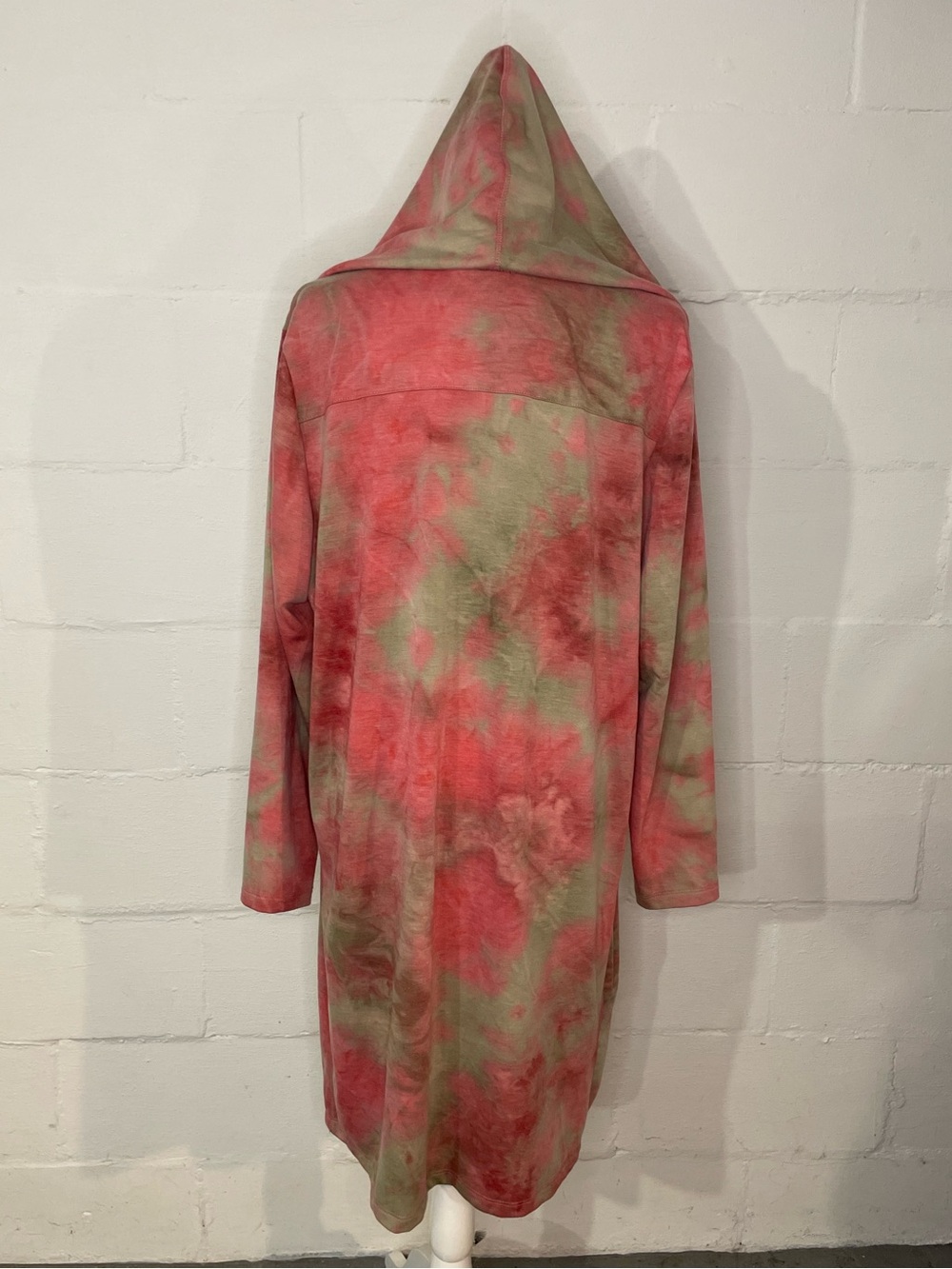 Tie-Dye Hooded Pullover Tunic in Coral & Olive - Picture 3 of 4